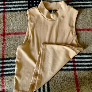 Turtle necked fitted crop top